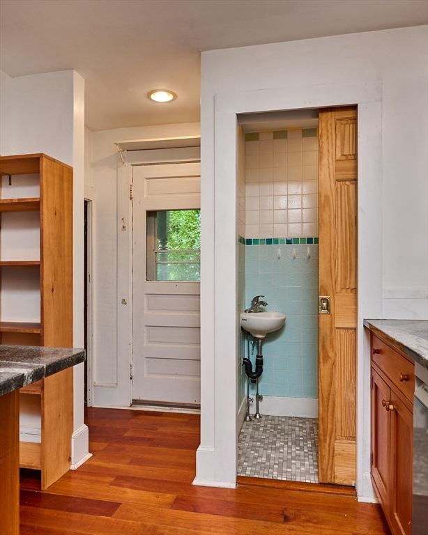 9 McClure Street Amherst, MA 01002 - Photo 13 of 32