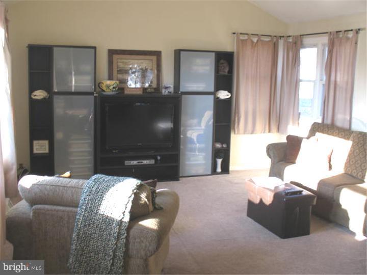 102 Somerset Road Glassboro, NJ 08028 - Photo 5 of 17 Living Room