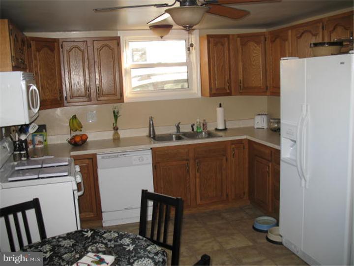 102 Somerset Road Glassboro, NJ 08028 - Photo 6 of 17 Kitchen