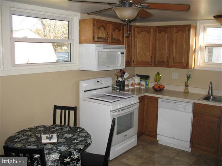 102 Somerset Road Glassboro, NJ 08028 - Photo 7 of 17 Kitchen