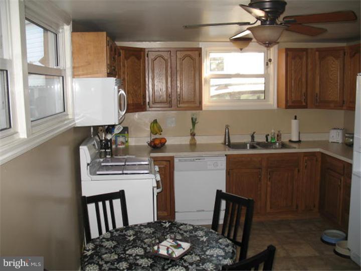 102 Somerset Road Glassboro, NJ 08028 - Photo 8 of 17 Kitchen
