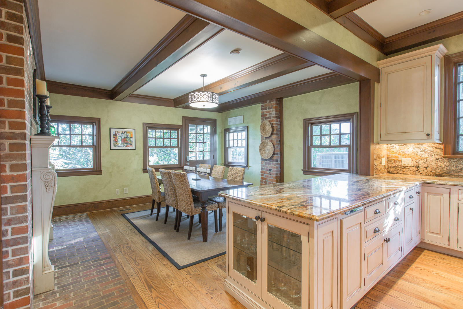 72 North Crest Road Chattanooga, TN 37404 - Photo 19 of 53 Eat-In Kitchen