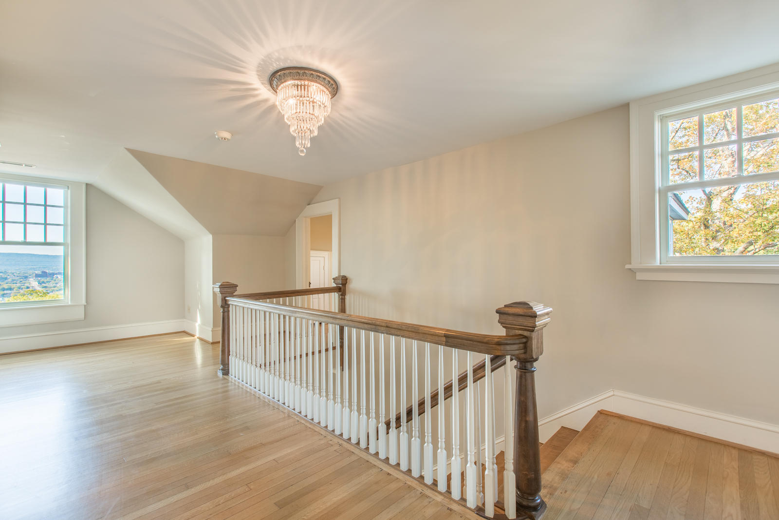 72 North Crest Road Chattanooga, TN 37404 - Photo 30 of 53 Upstairs Hallway