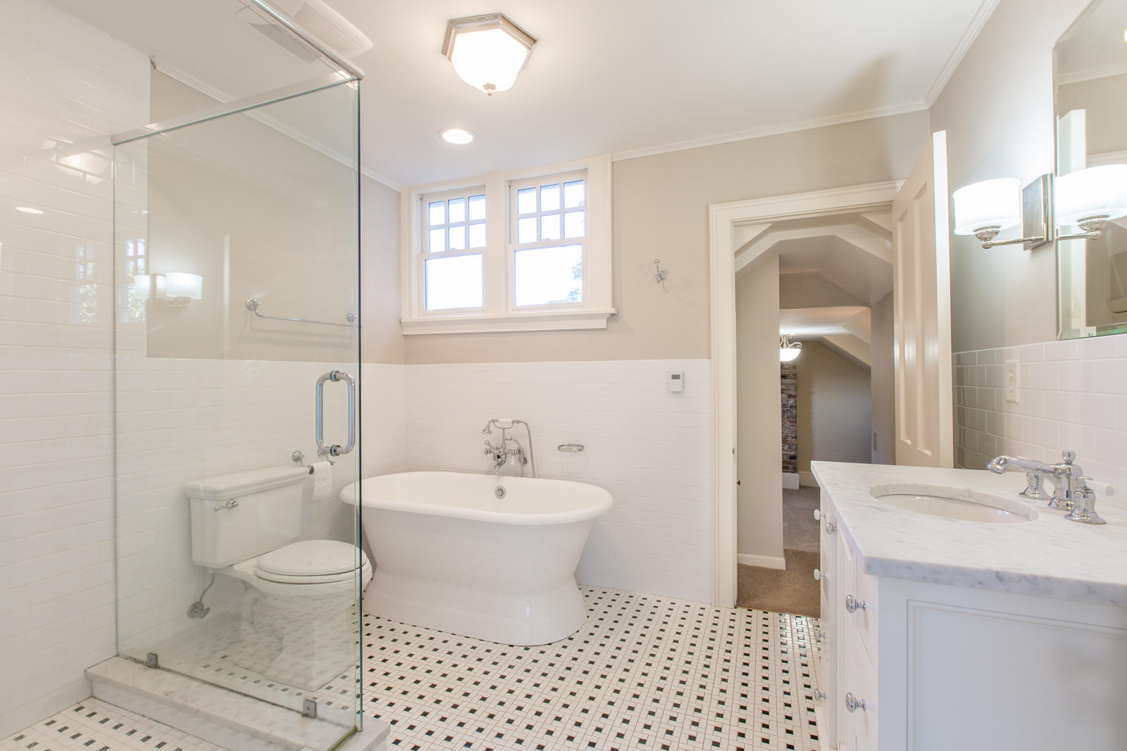 72 North Crest Road Chattanooga, TN 37404 - Photo 37 of 53 Upstairs Bathroom