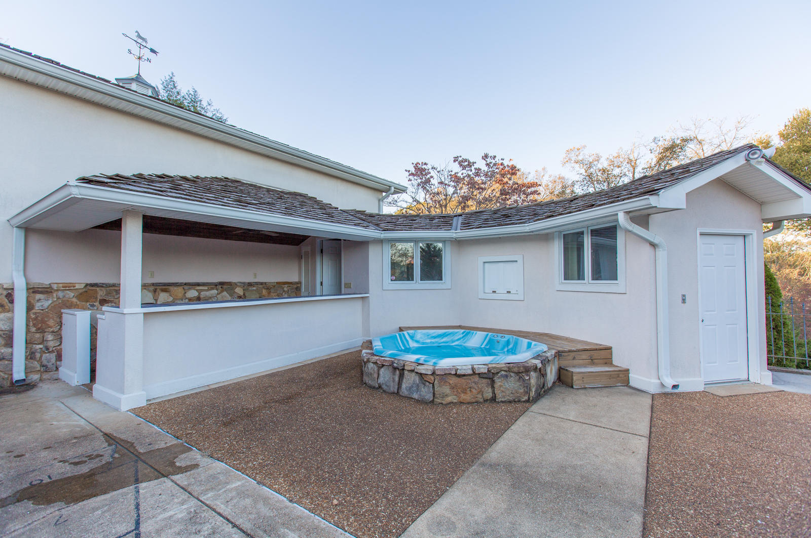 72 North Crest Road Chattanooga, TN 37404 - Photo 50 of 53 Hot tub and pool house