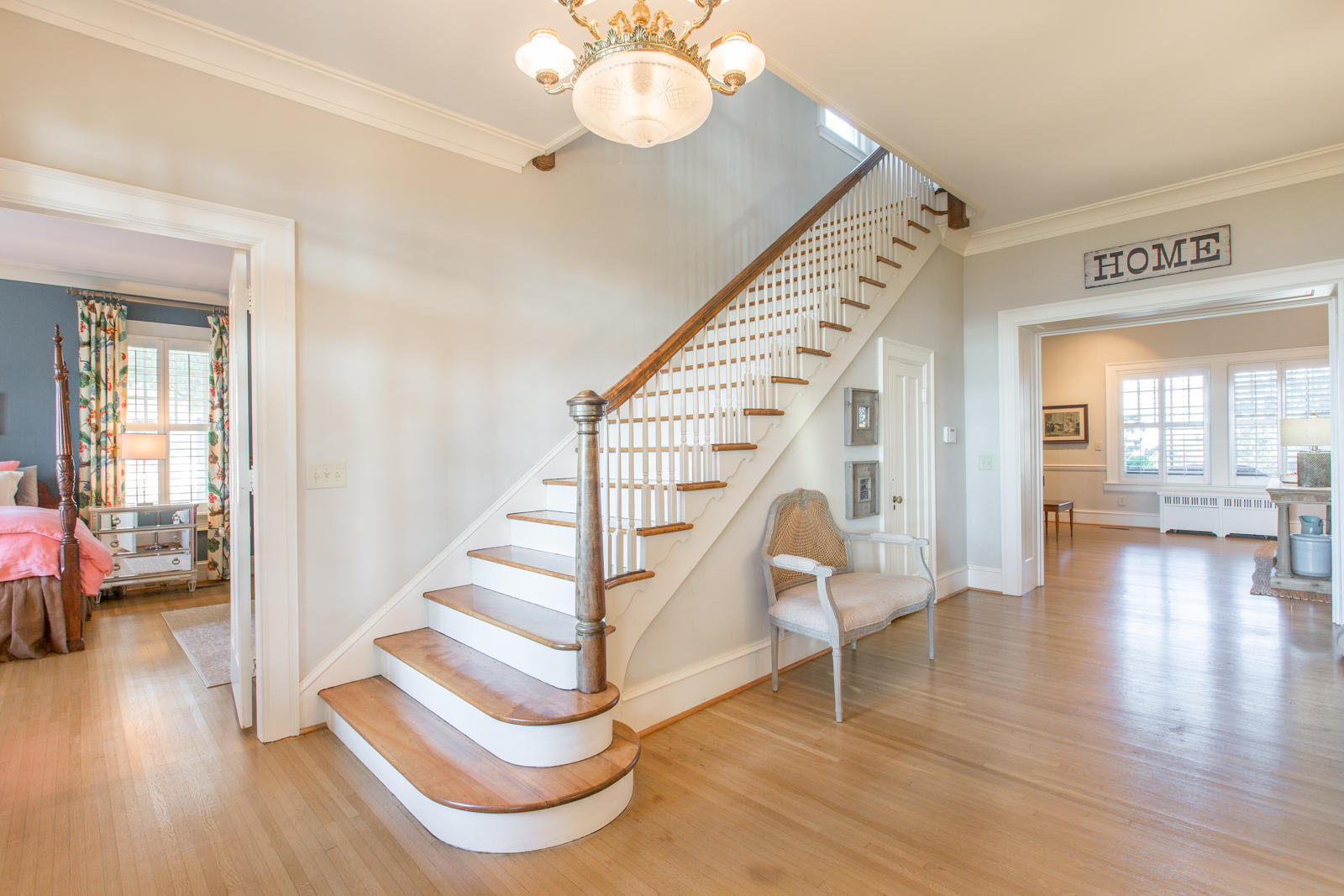 72 North Crest Road Chattanooga, TN 37404 - Photo 9 of 53 Foyer