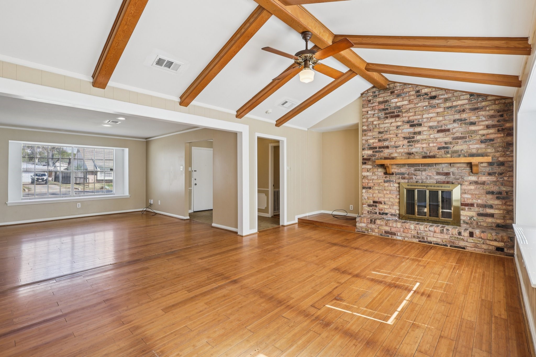 10015 Warwana Road Houston, TX 77080 - Photo 4 of 36