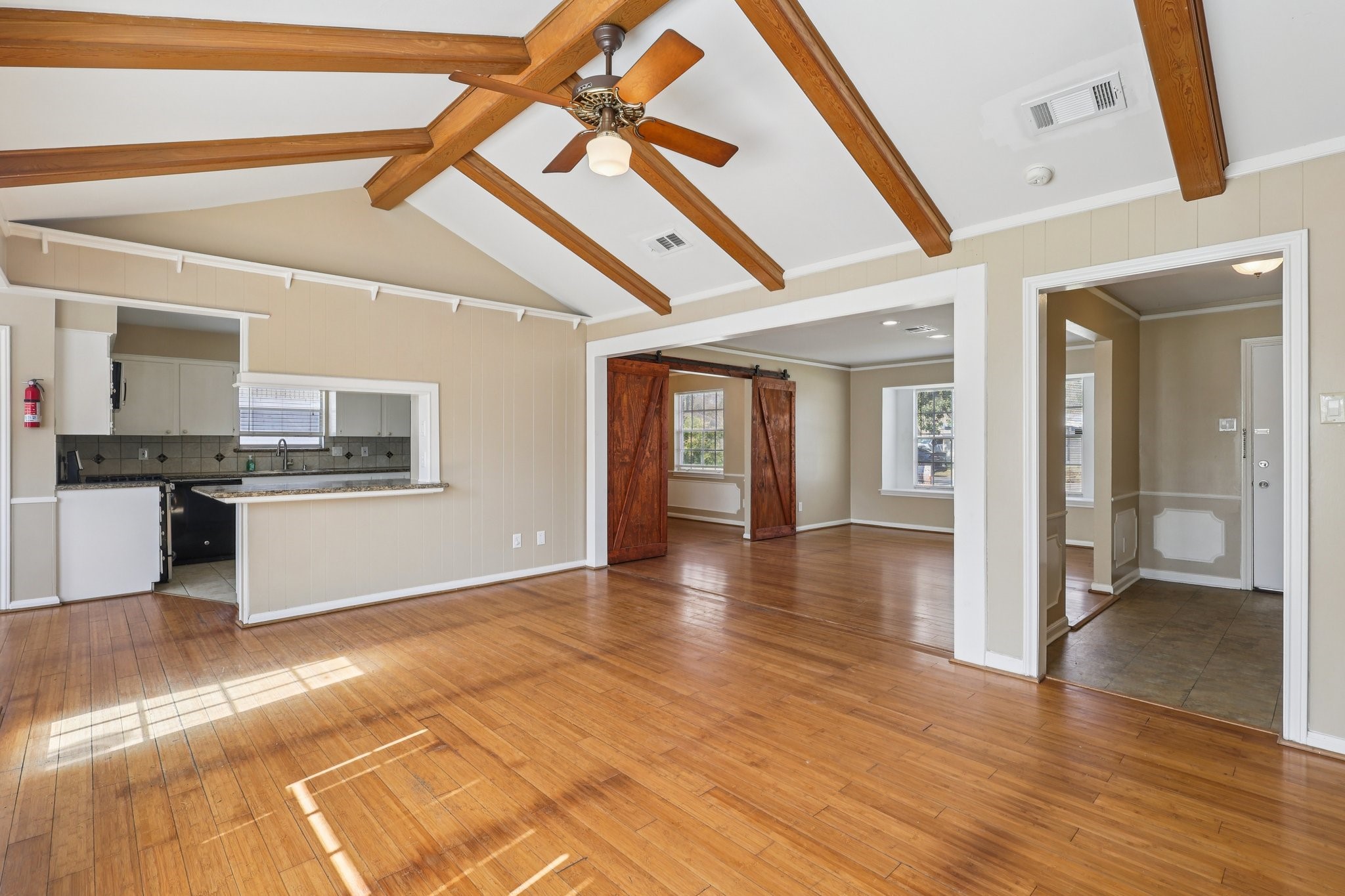 10015 Warwana Road Houston, TX 77080 - Photo 6 of 36