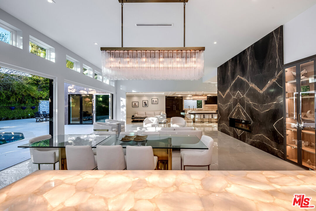 16601 Park Ln Circle Los Angeles, CA 90049 - Photo 13 of 69