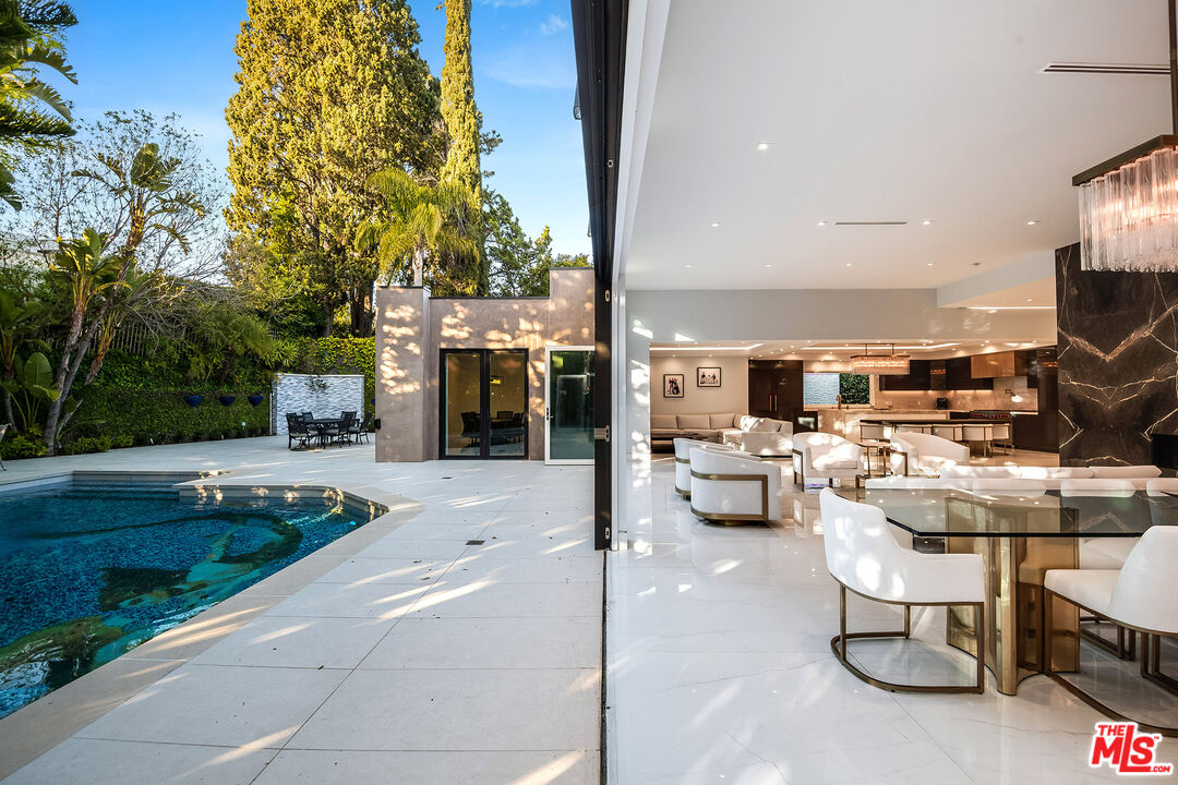 16601 Park Ln Circle Los Angeles, CA 90049 - Photo 15 of 69