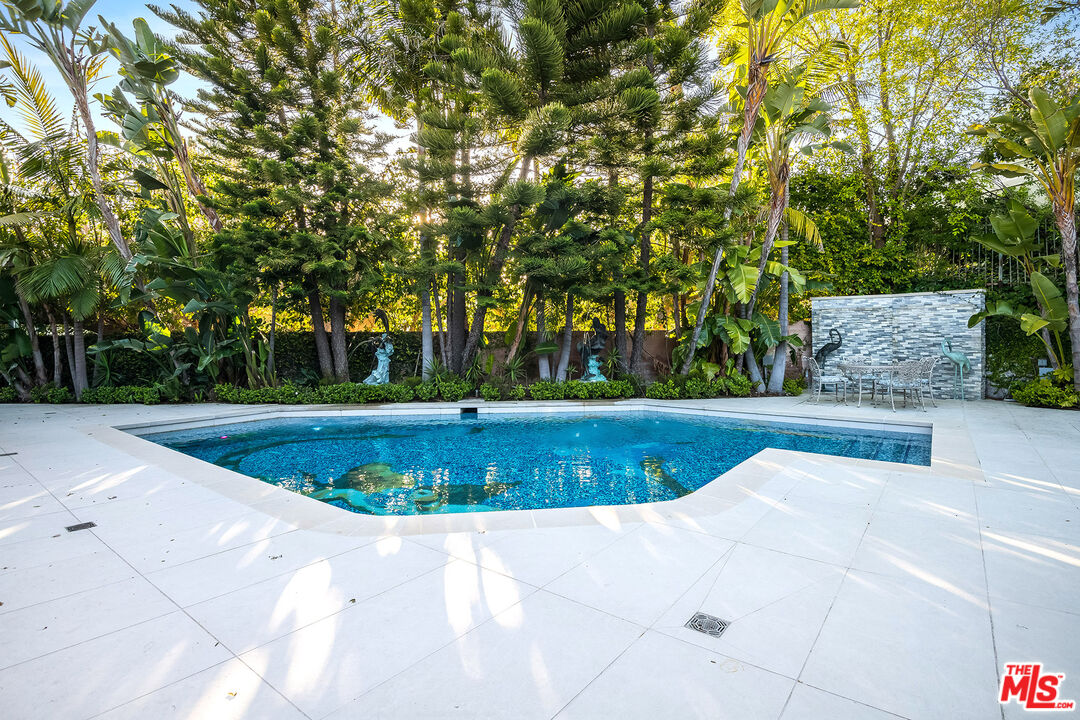 16601 Park Ln Circle Los Angeles, CA 90049 - Photo 16 of 69