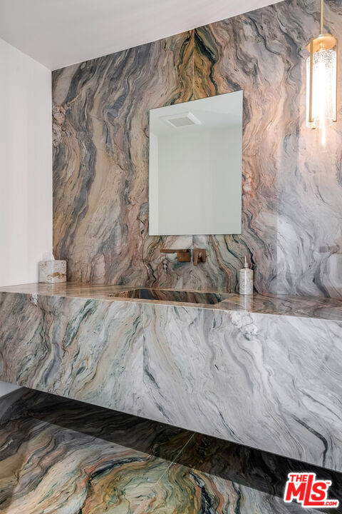 16601 Park Ln Circle Los Angeles, CA 90049 - Photo 34 of 69