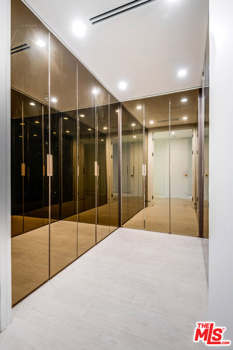 16601 Park Ln Circle Los Angeles, CA 90049 - Photo 39 of 69