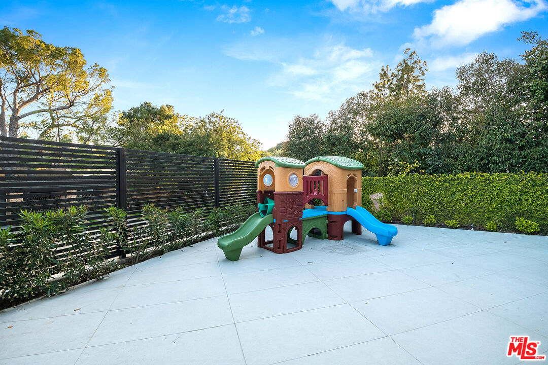 16601 Park Ln Circle Los Angeles, CA 90049 - Photo 45 of 69