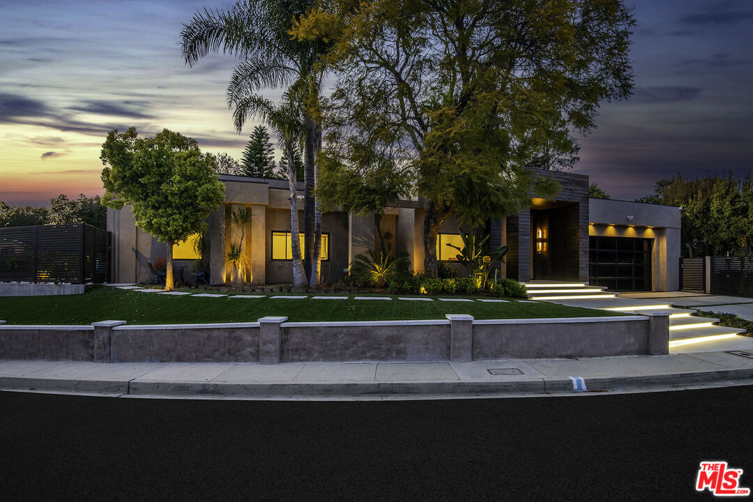 16601 Park Ln Circle Los Angeles, CA 90049 - Photo 51 of 69