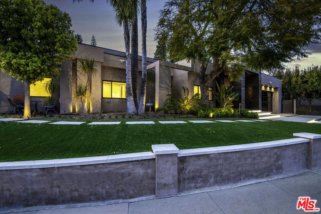 16601 Park Ln Circle Los Angeles, CA 90049 - Photo 52 of 69