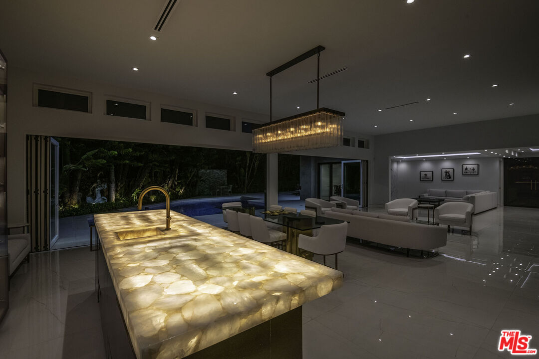 16601 Park Ln Circle Los Angeles, CA 90049 - Photo 58 of 69