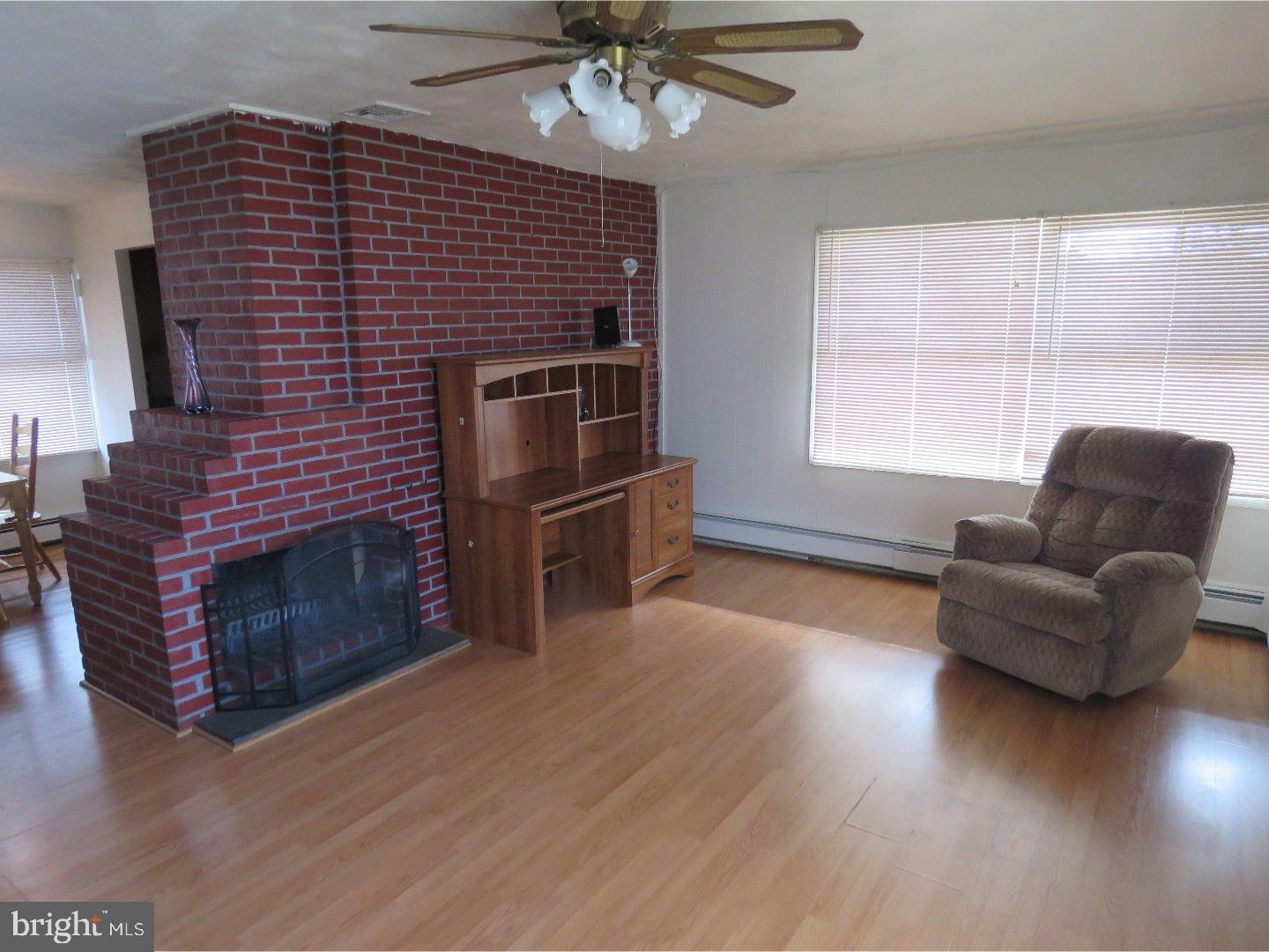 35 Border Rock Road Levittown, PA 19057 - Photo 3 of 10 Gallery Image 3
