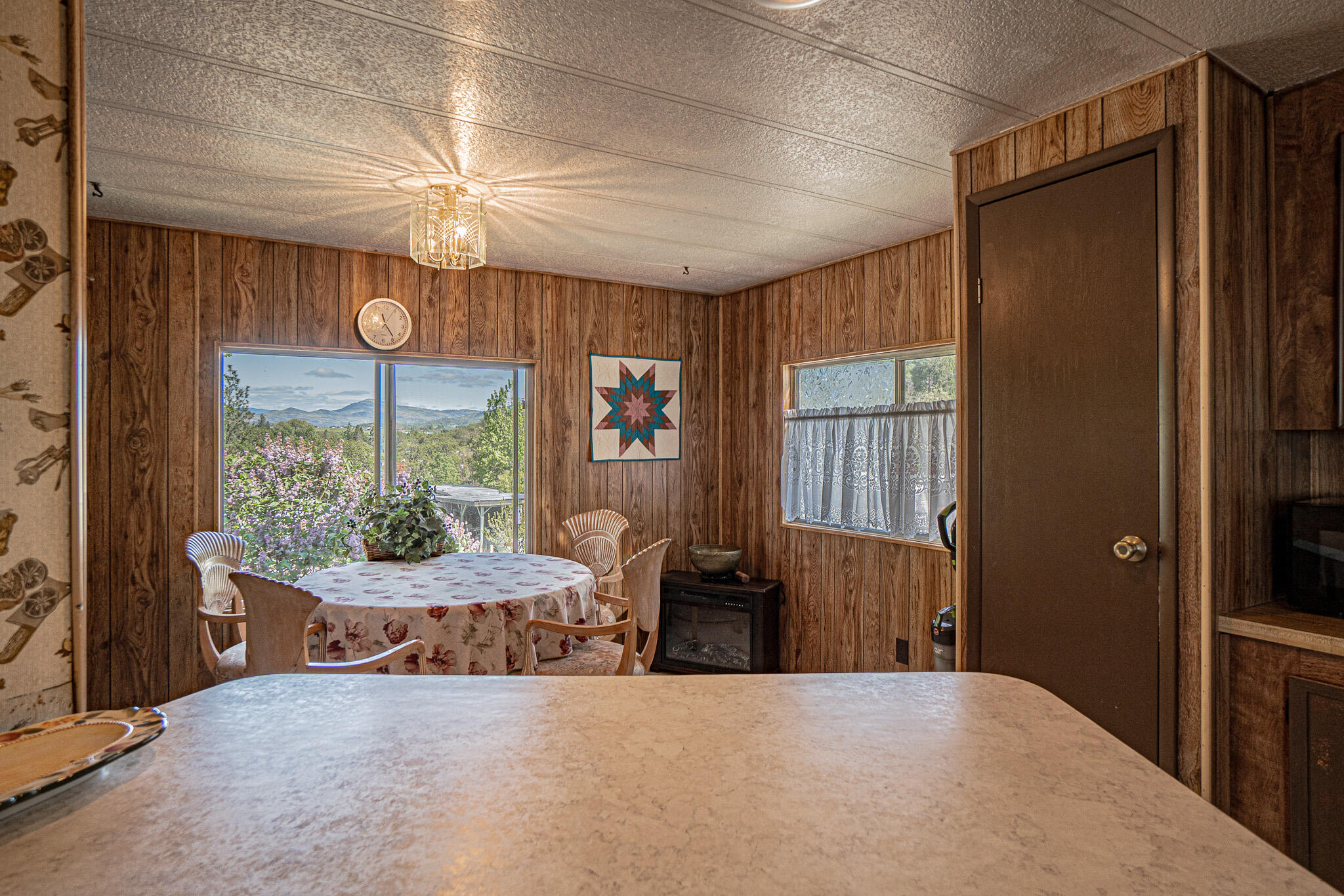421 Stevens Road, Unit 26 Eagle Point, OR 97524 - Photo 9 of 23 a bed room with a bed and a window
