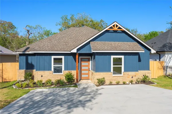 $299,800 | 1614 Robeson Street, Bryan, TX 77803