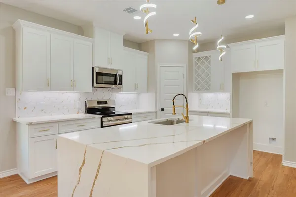 $299,800 | 1614 Robeson Street, Bryan, TX 77803