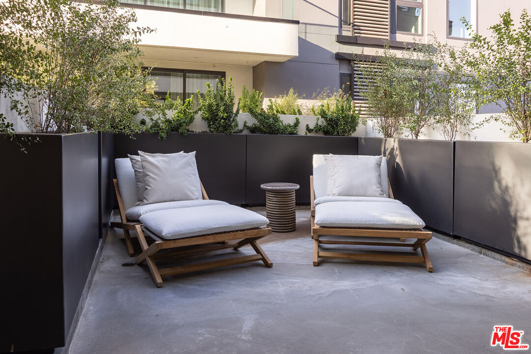 411 South Hamel Road, Unit 205 Los Angeles, CA 90048 - Photo 12 of 17 a backyard of a house with outdoor seating