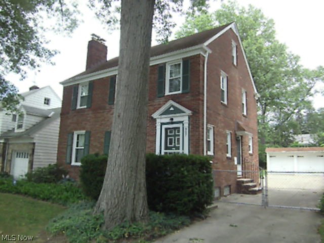 907 Englewood Road Cleveland Heights, OH 44121 - Photo 2 of 12