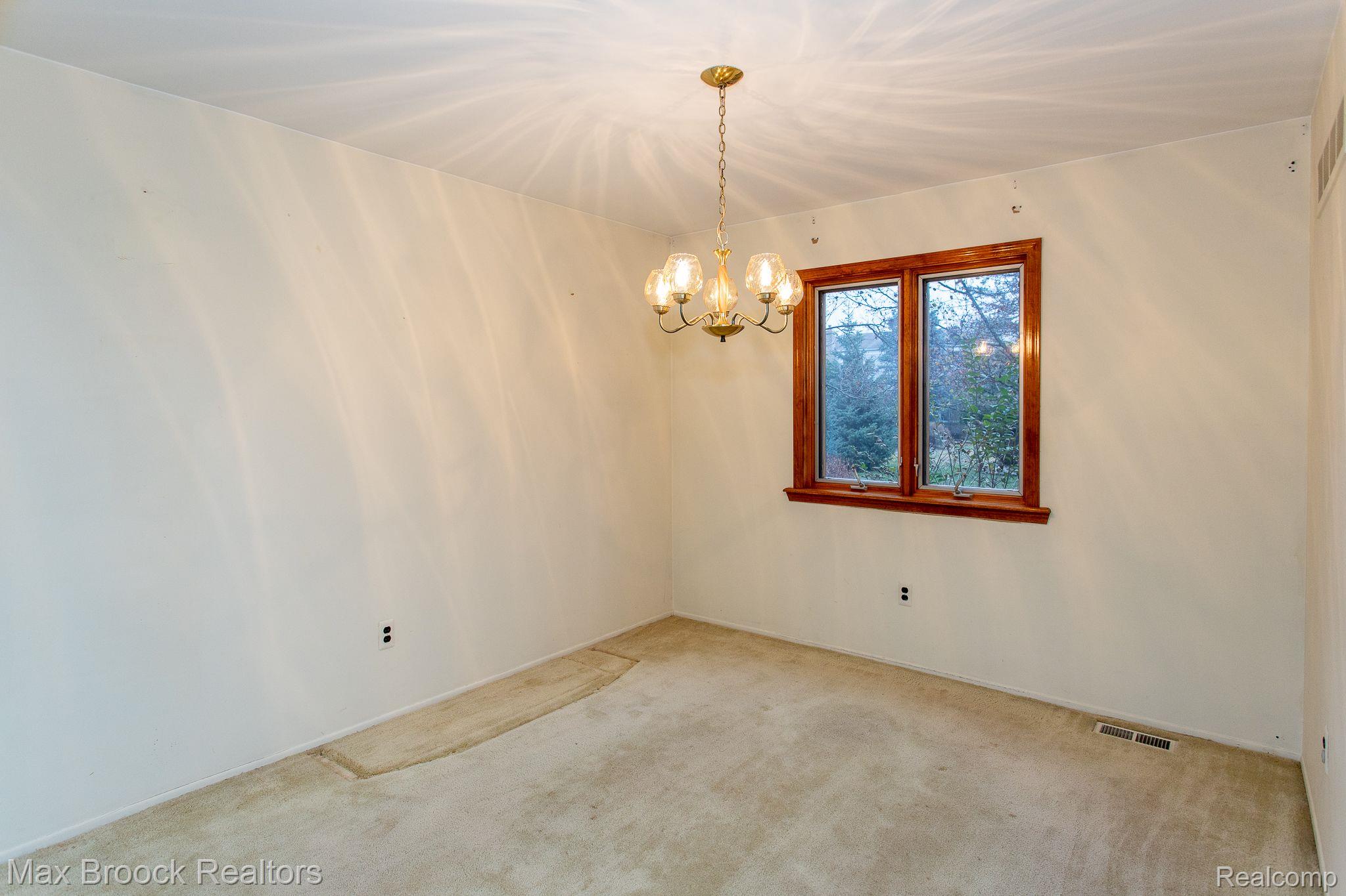 821 Hampton Circle Rochester, MI 48307 - Photo 12 of 60 Gallery Image 12