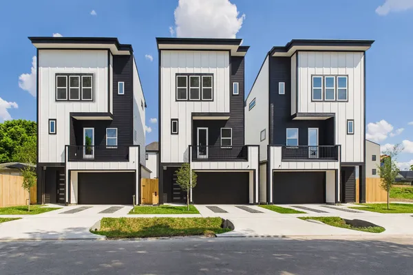 $389,900 | 4508 Robertson Street, Houston, TX 77009