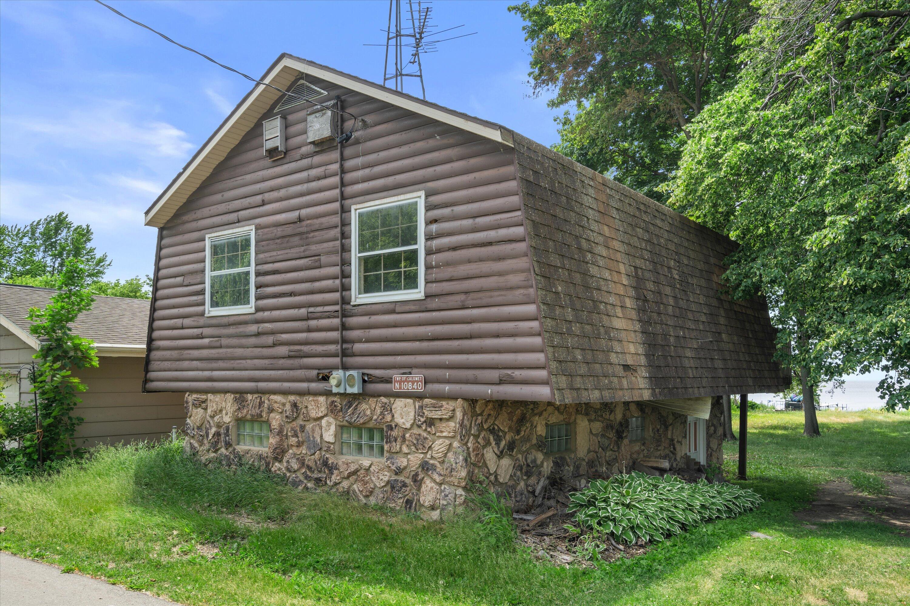N10844 Artesia Beach Road Calumet, WI 53049 - Photo 23 of 36 Upper Cottage