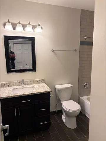 $1,995 | 625 Deerfield Road, Unit 402, Deerfield, IL 60015