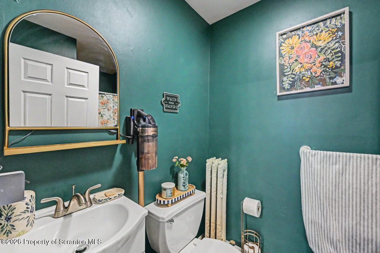 933 Fisk Street Scranton, PA 18509 - Photo 28 of 63 Full Bathroom