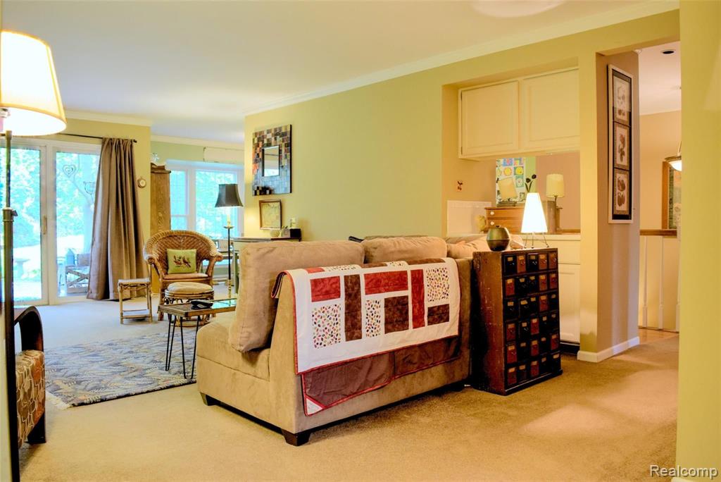 1645 Huntington Park Rochester Hills, MI 48309 - Photo 4 of 25