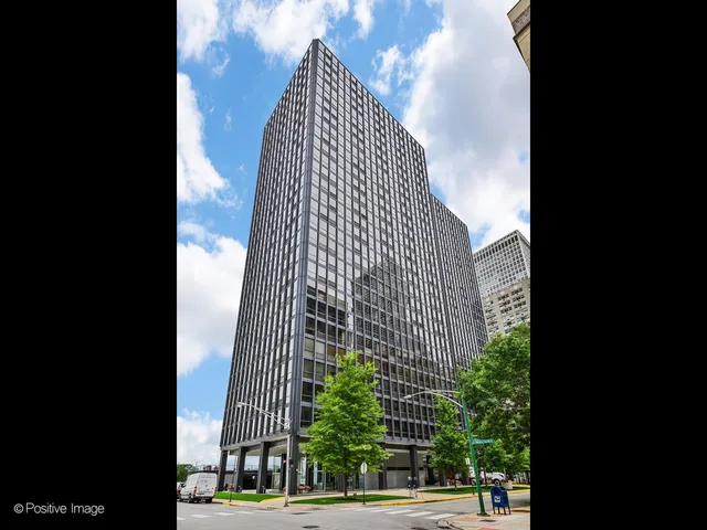 $259,900 | 910 North Lake Shore Drive, Unit 815, Chicago, IL 60611