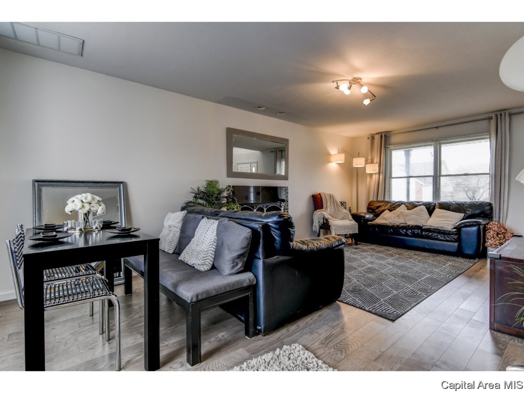 2404 Gander Road Springfield, IL 62711 - Photo 4 of 36