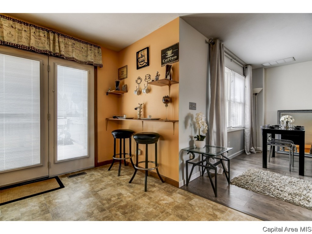 2404 Gander Road Springfield, IL 62711 - Photo 8 of 36