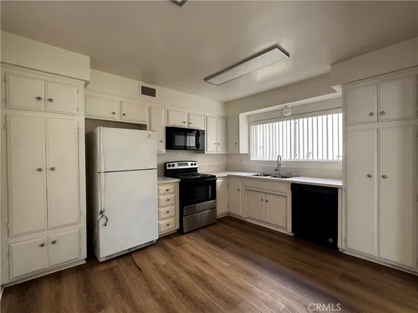 $2,350 | 475 East Cypress, Unit 104, Redlands, CA 92373
