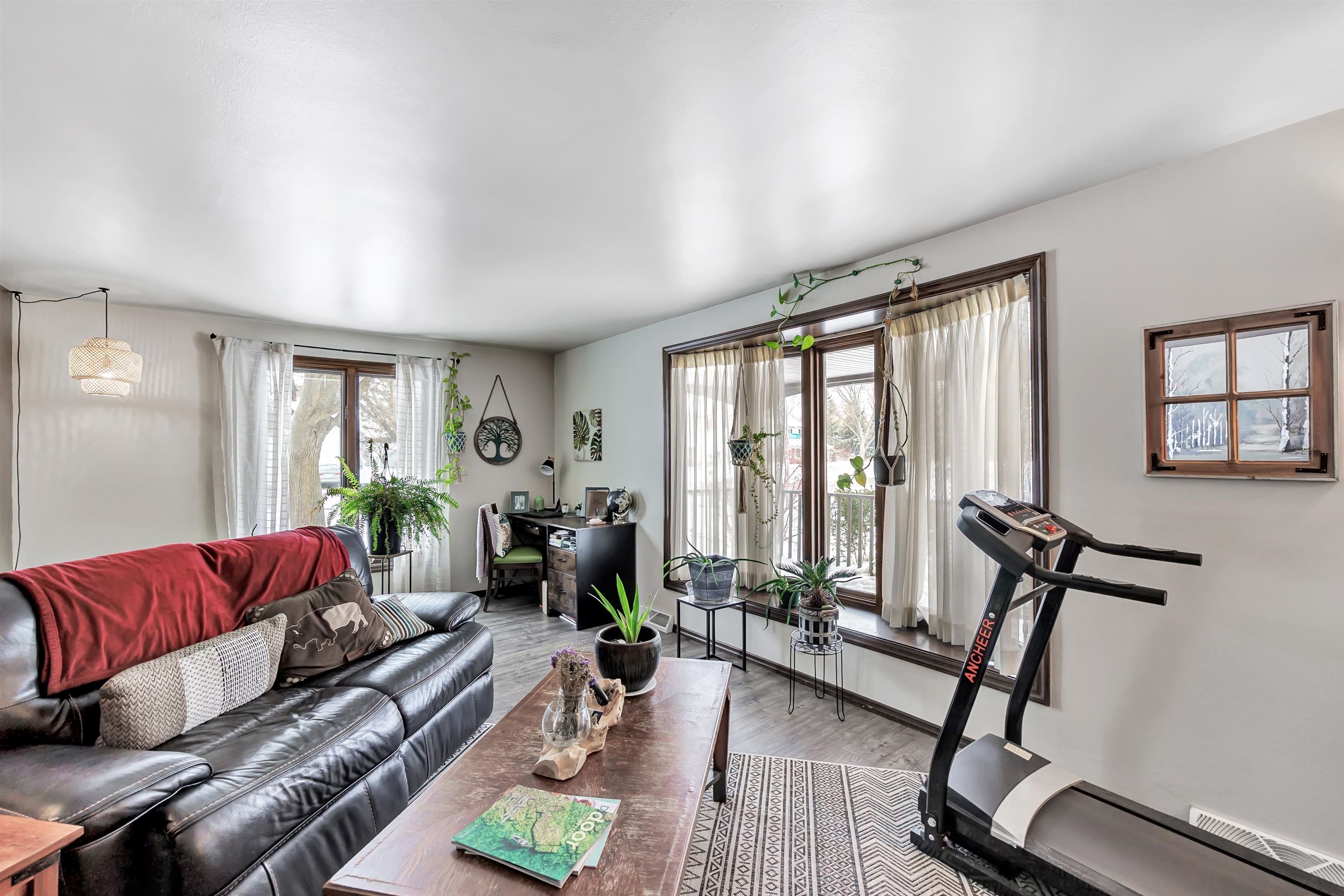 253 Scout Way De Pere, WI 54115 - Photo 3 of 46