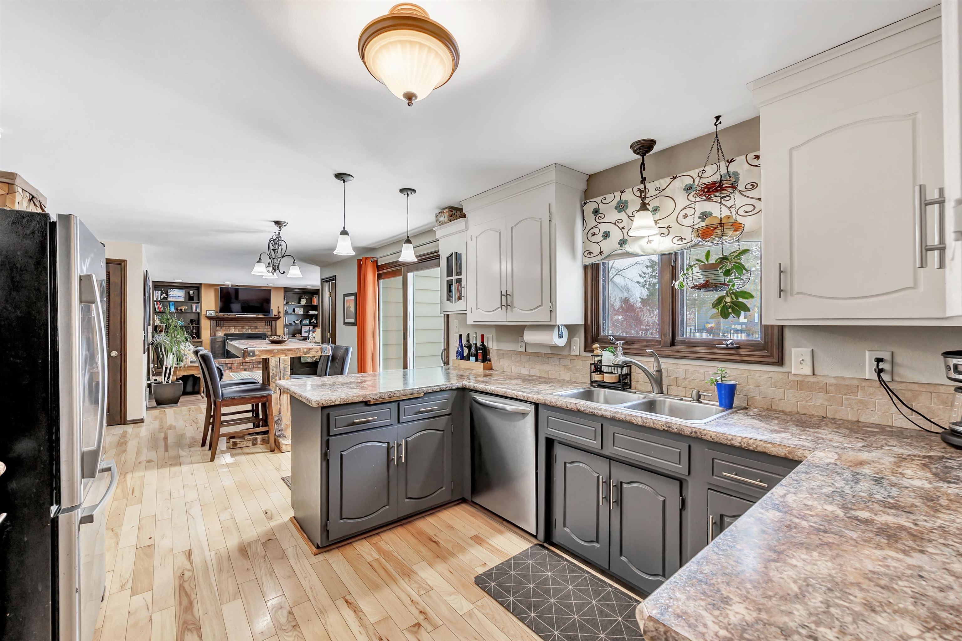 253 Scout Way De Pere, WI 54115 - Photo 8 of 46