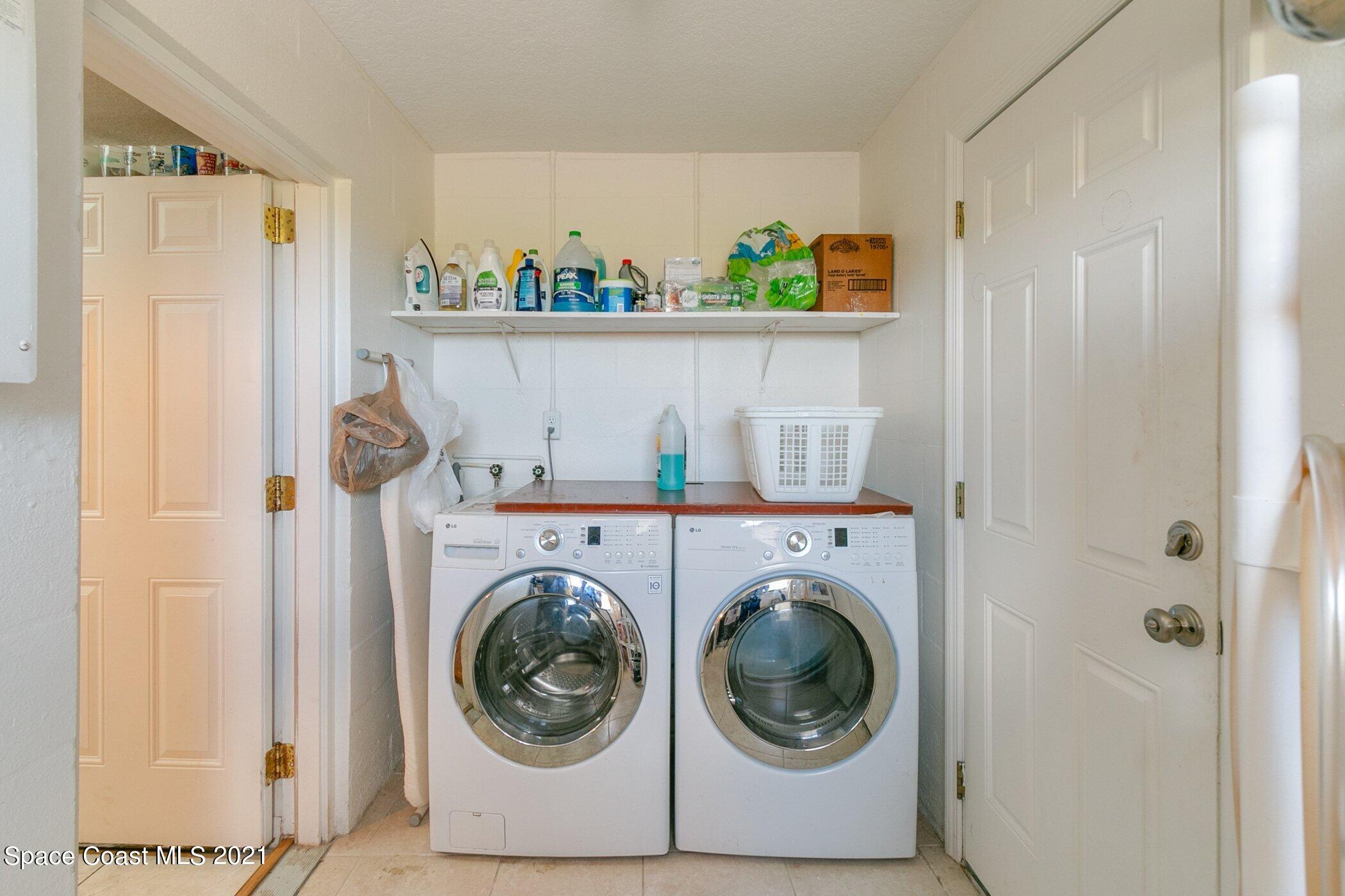 3222 Lipscomb Street Melbourne, FL 32901 - Photo 15 of 27 a utility room with dryer and washer