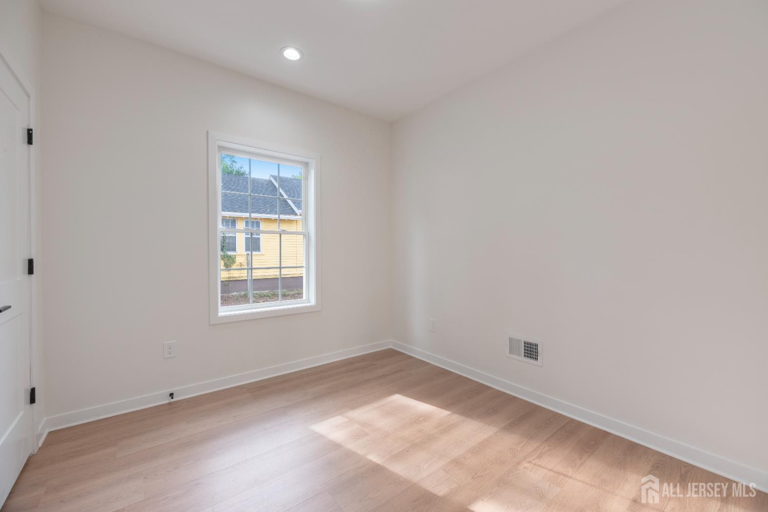1758 South 2nd Street Piscataway, NJ 08854 - Photo 15 of 51