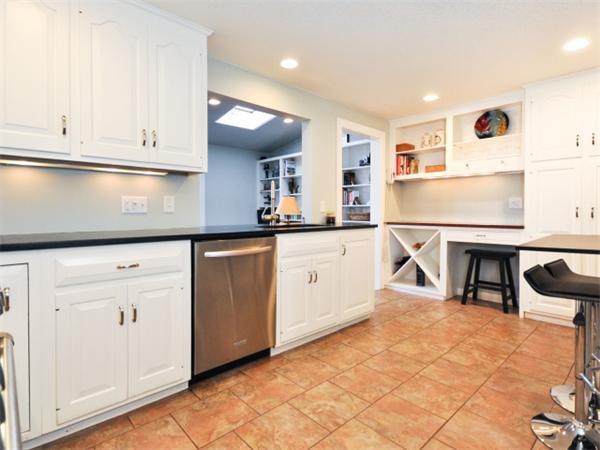 14 Barrett Street Needham, MA 02492 - Photo 4 of 17 Gallery Image 4