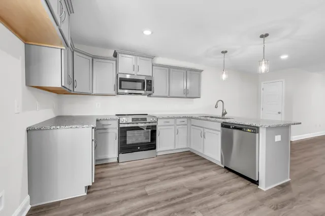 $215,900 | 127 Quarry Point Drive, Unit C127, Clarksville, TN 37043