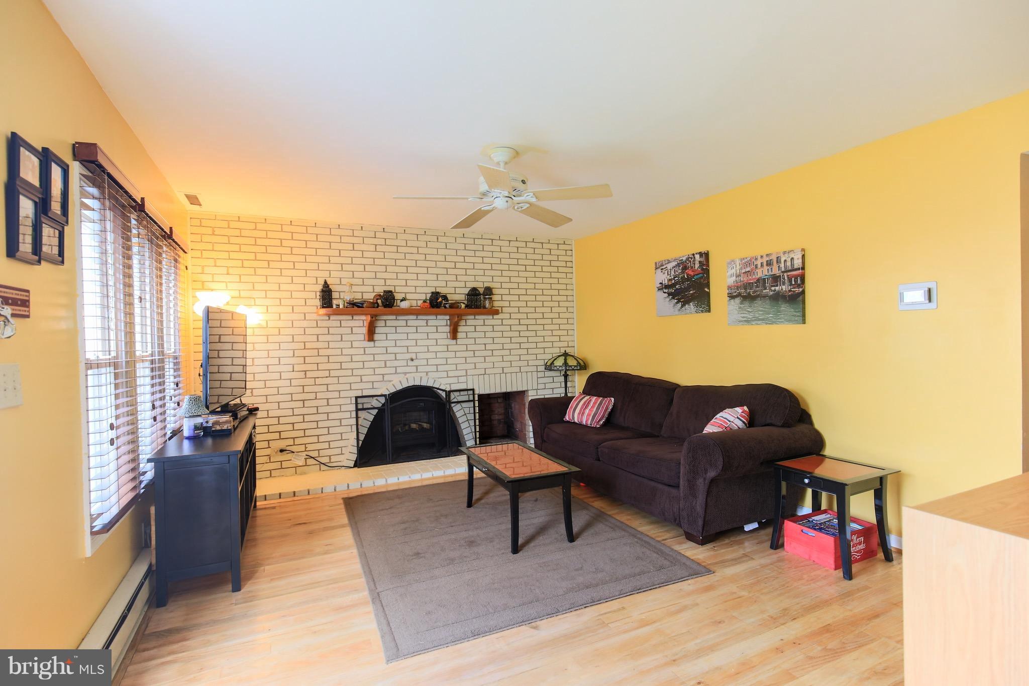 1509 Bishop Road Edgewater, MD 21037 - Photo 2 of 24 Spacious Family Room