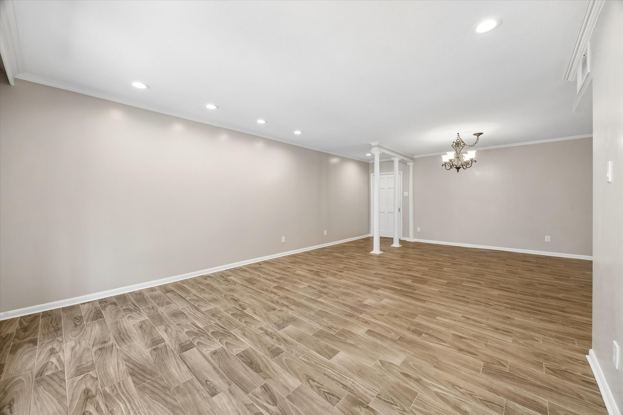 2230 South Piney Point Road, Unit 103 Houston, TX 77063 - Photo 5 of 28 Another View of the living/dining.