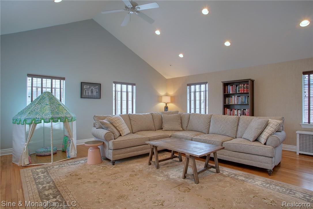 601 Lincoln Road Grosse Pointe, MI 48230 - Photo 15 of 40 15-Entertainment Room.jpg
