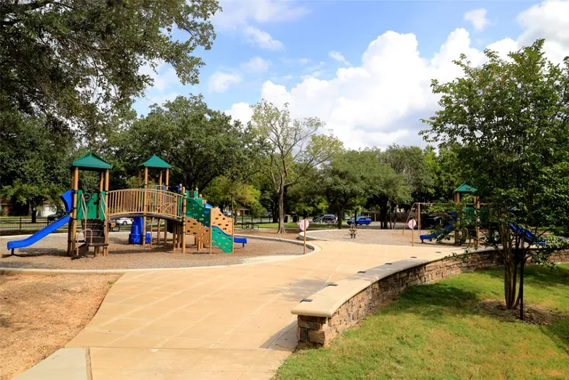 a view of a yard with basketball space