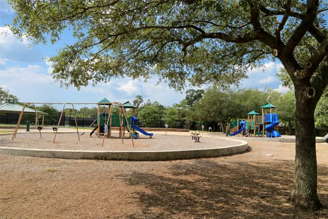 a view of a tennis court