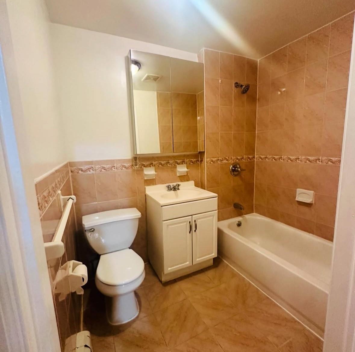 1079 Willoughby Avenue Brooklyn, NY 11221 - Photo 5 of 19 a bathroom with a toilet sink and bathtub