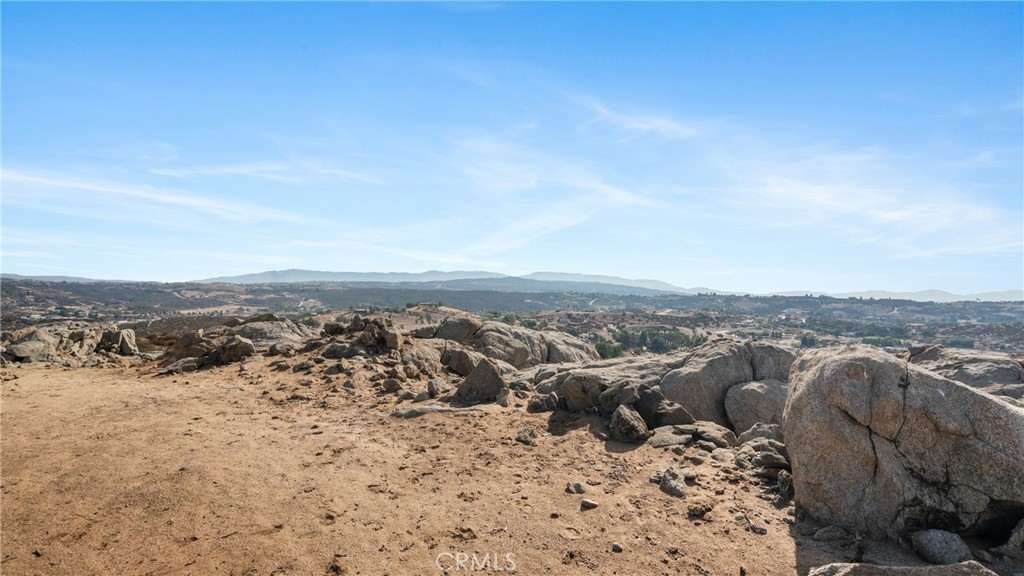 39551 Intrepid Road Temecula, CA 92592 - Photo 17 of 45